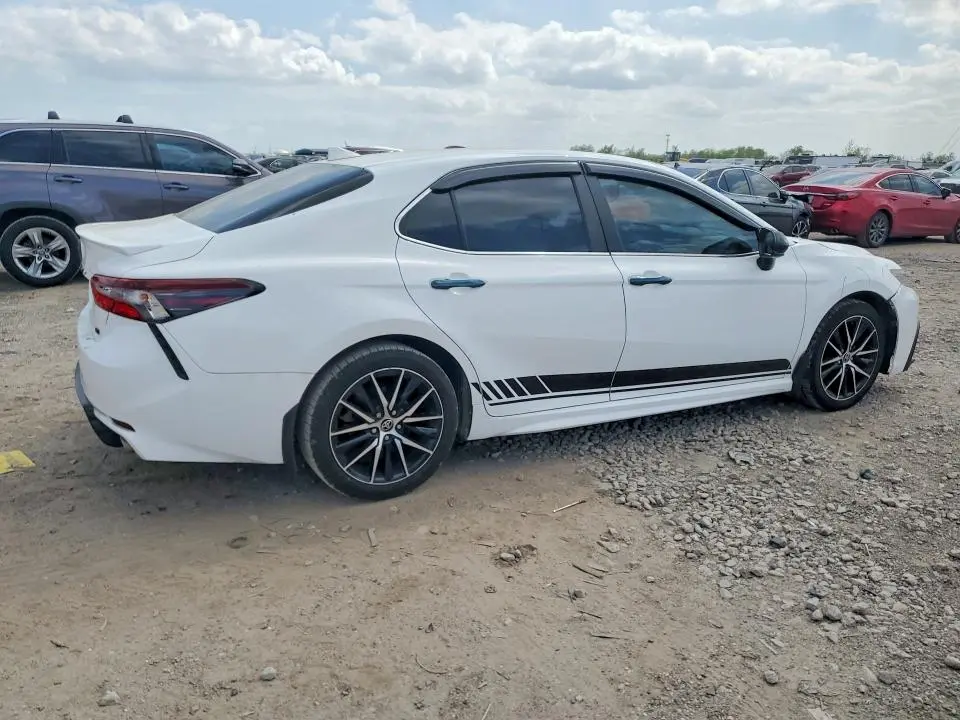 2021 TOYOTA CAMRY SE  