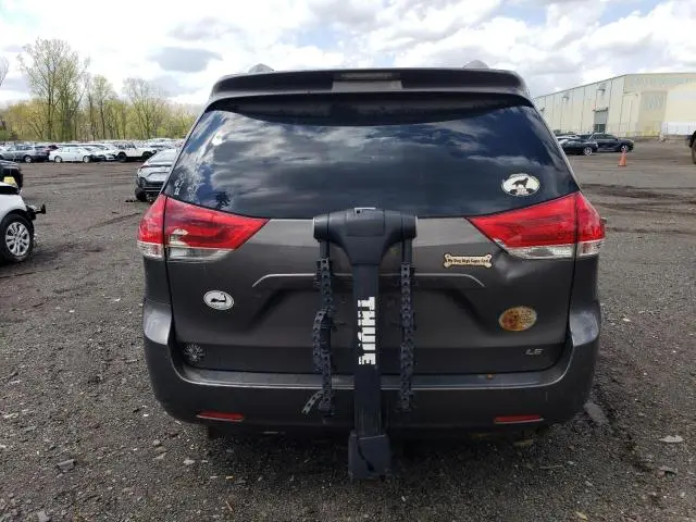 2013 TOYOTA SIENNA LE  