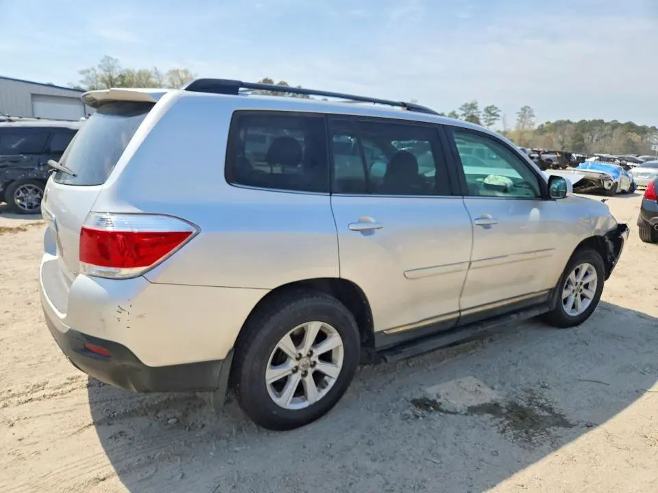 2013 TOYOTA HIGHLANDER SE  