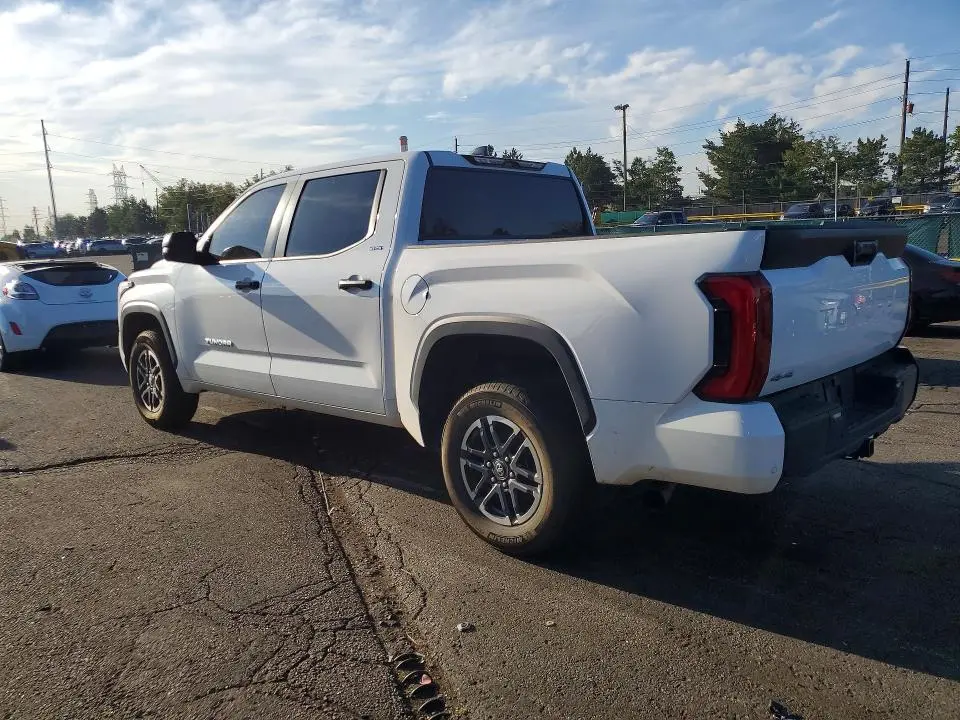 2025 TOYOTA TUNDRA SR5  