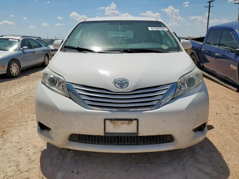 2016 TOYOTA SIENNA LE  