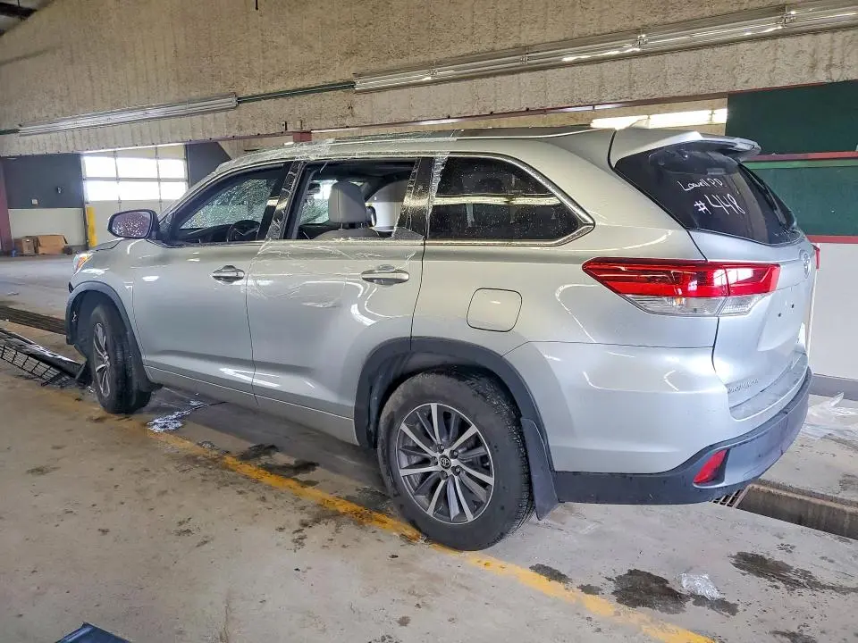 2017 TOYOTA HIGHLANDER XLE  