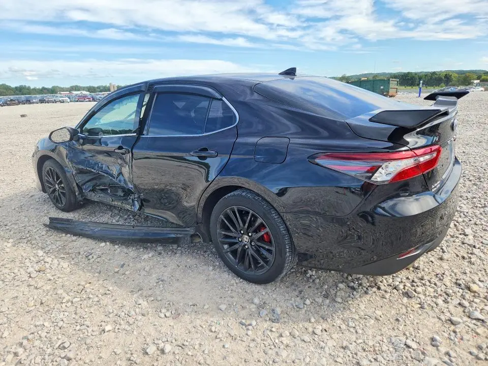 2022 TOYOTA CAMRY XLE  