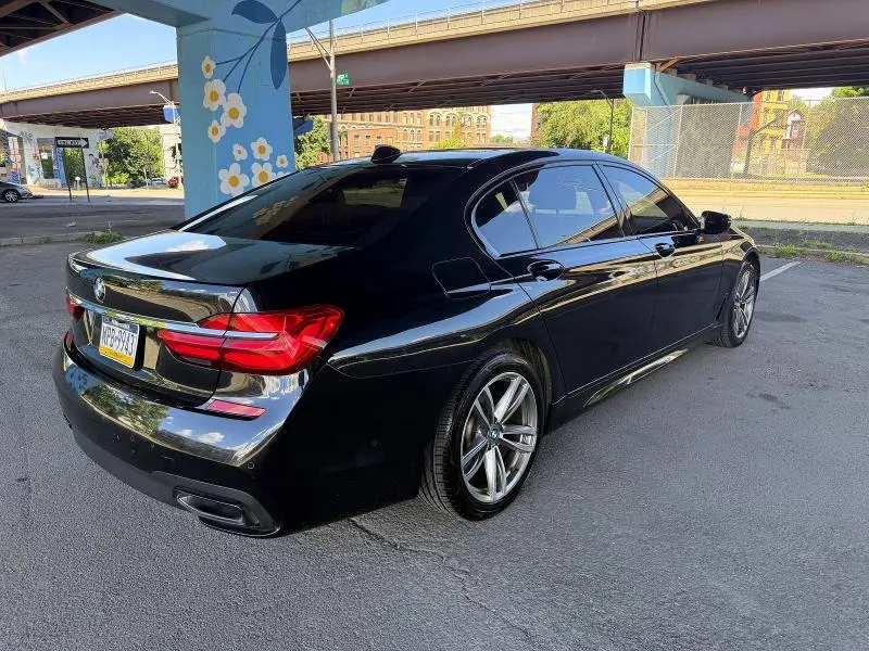 2019 BMW 750 XI  