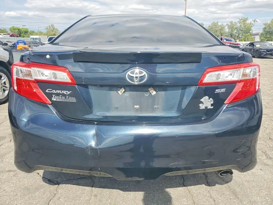 2014 TOYOTA CAMRY SE  