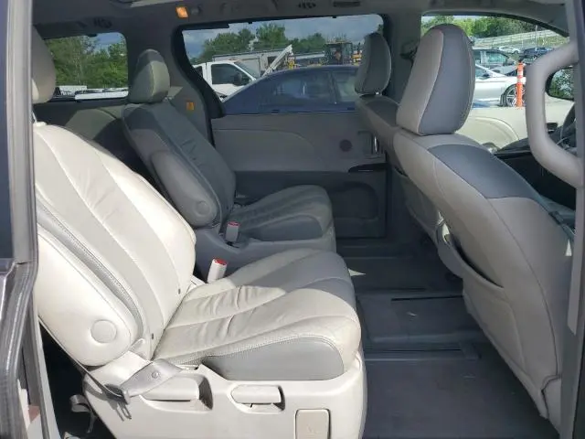 2011 TOYOTA SIENNA XLE  