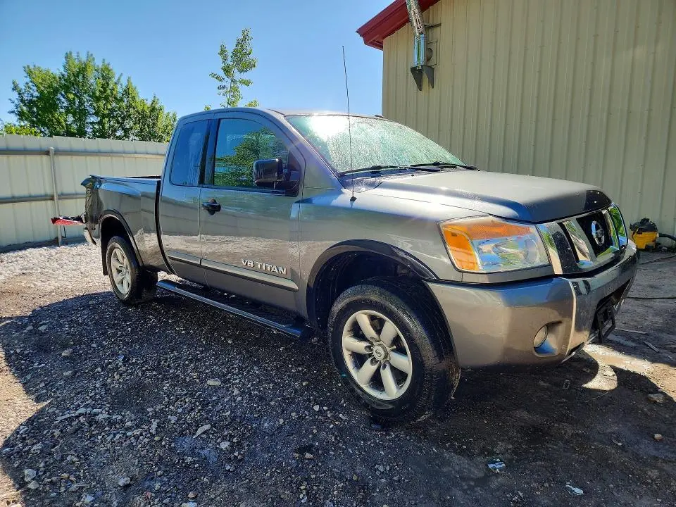 2015 NISSAN TITAN SV  