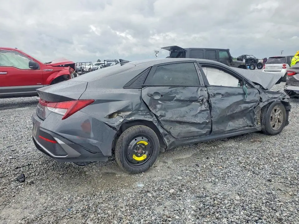 2024 HYUNDAI ELANTRA SE  