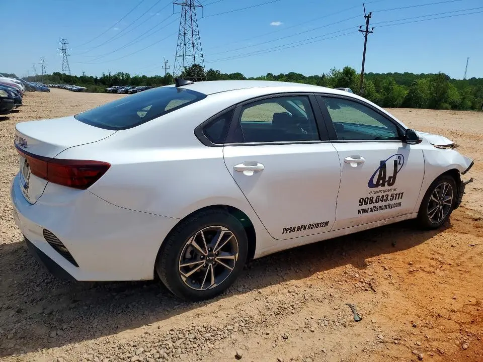 2022 KIA FORTE LXS  