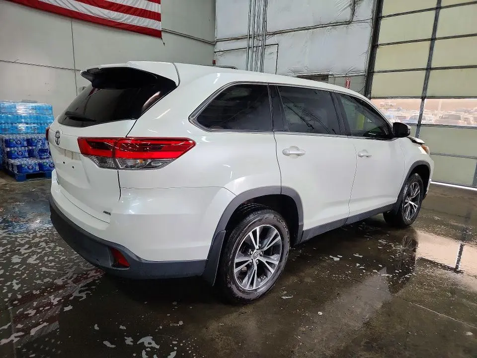 2019 TOYOTA HIGHLANDER LE  