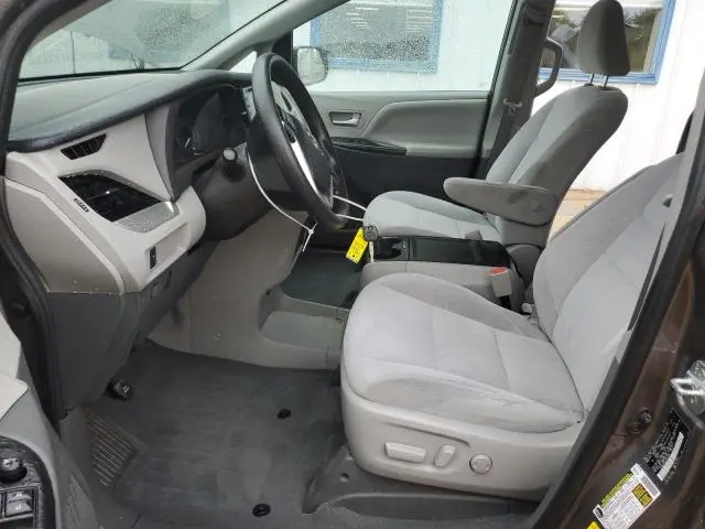 2020 TOYOTA SIENNA LE  