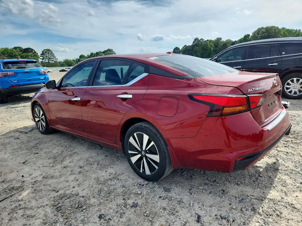 2021 NISSAN ALTIMA SV  
