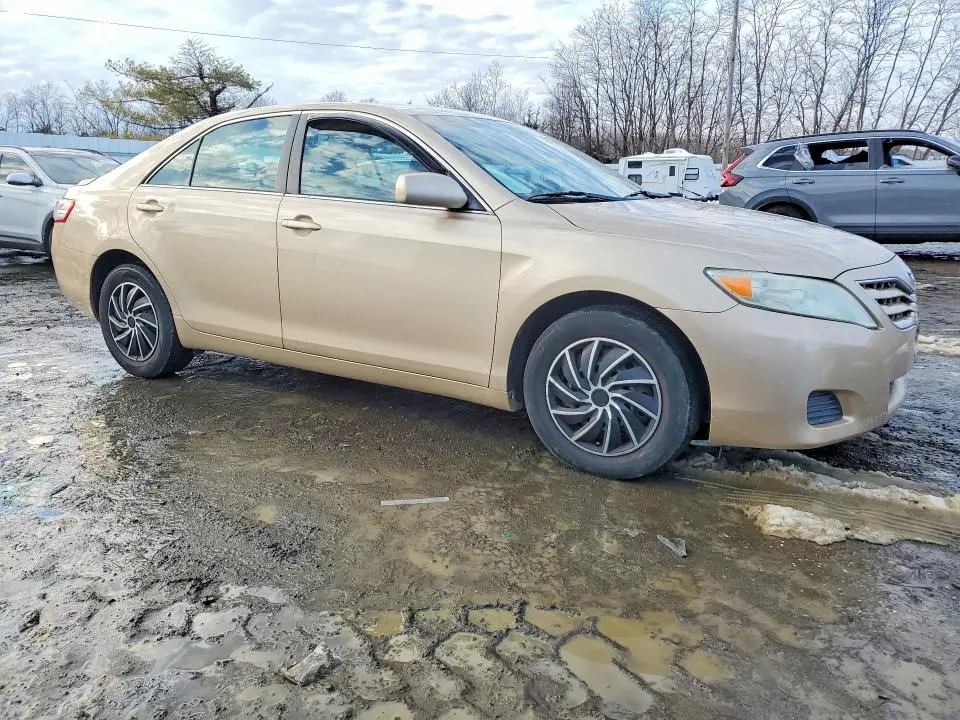 2011 TOYOTA CAMRY LE  