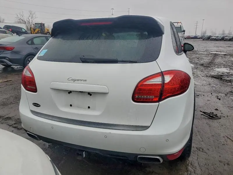 2013 PORSCHE CAYENNE   