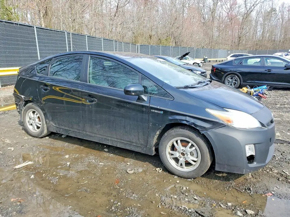 2010 TOYOTA PRIUS III  