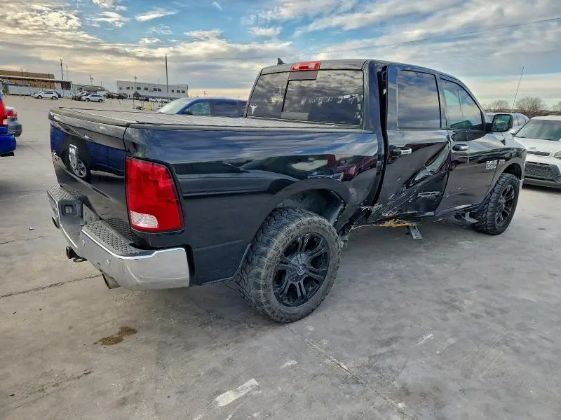 2016 RAM 1500 SLT  