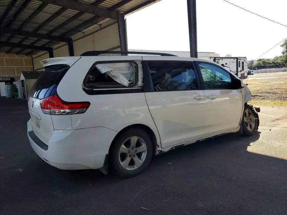 2011 TOYOTA SIENNA LE  