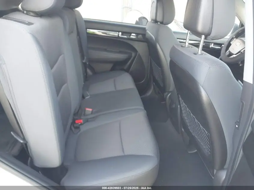 2012 KIA SORENTO LX