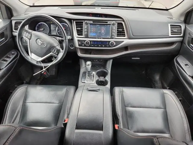 2019 TOYOTA HIGHLANDER SE  