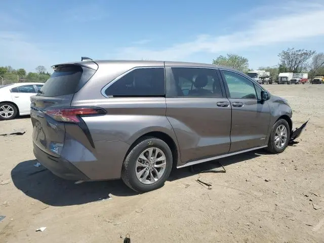2021 TOYOTA SIENNA LE  