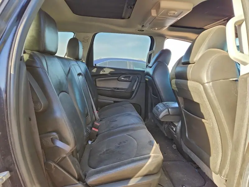 2011 CHEVROLET TRAVERSE LT  