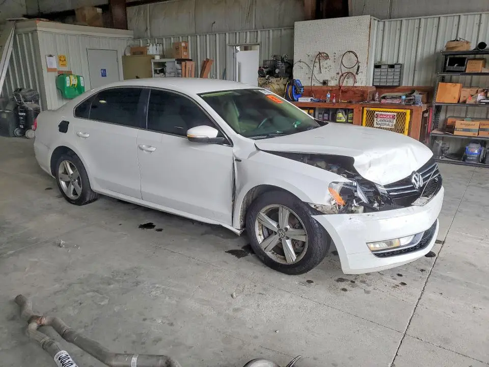 2015 VOLKSWAGEN PASSAT S  