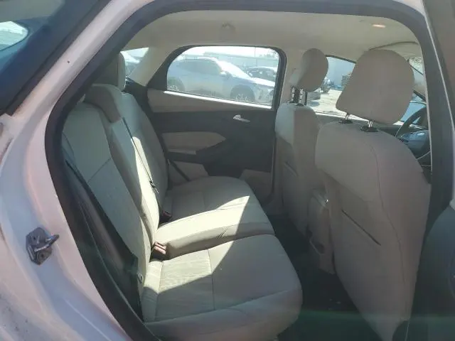 2016 FORD FOCUS SE  