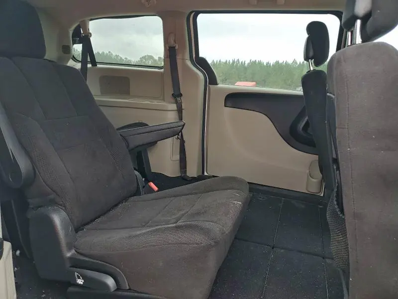 2012 DODGE GRAND CARAVAN SE  