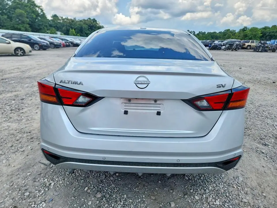 2024 NISSAN ALTIMA SV  