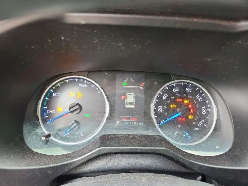 2020 TOYOTA RAV4 LE  