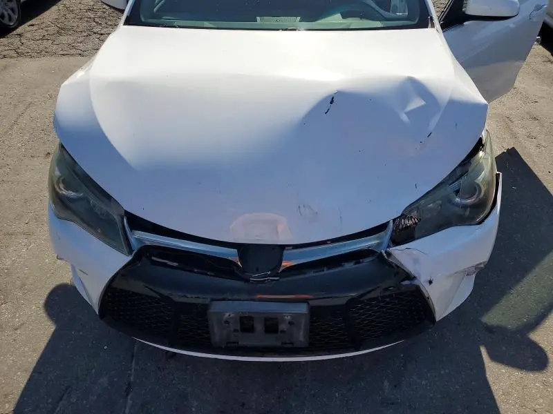 2015 TOYOTA CAMRY SE  
