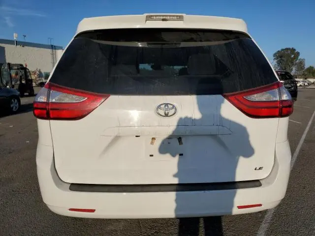 2019 TOYOTA SIENNA LE  