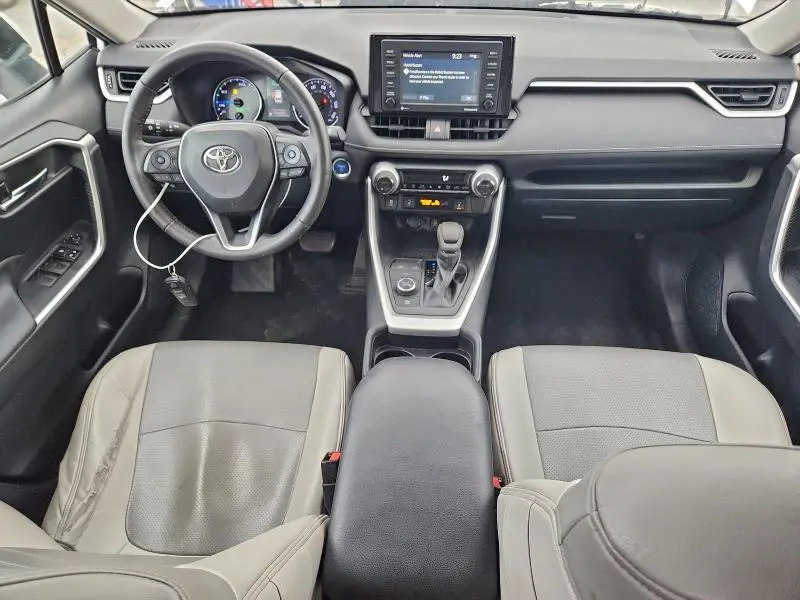 2020 TOYOTA RAV4 XLE  