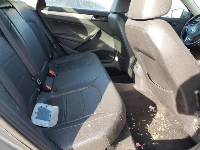 2013 VOLKSWAGEN PASSAT SE  