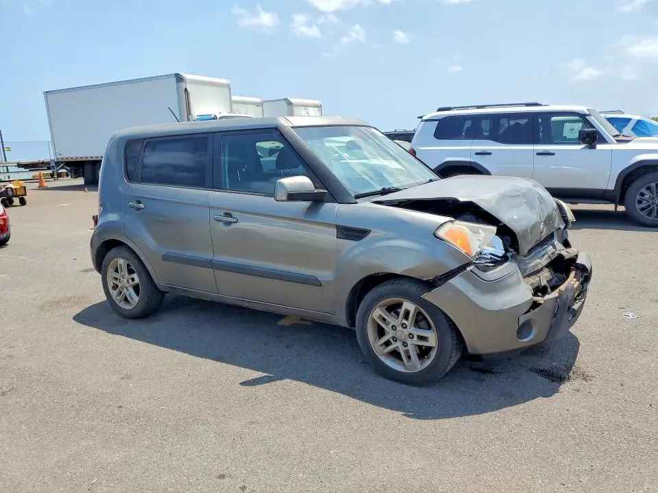 2011 KIA SOUL +  