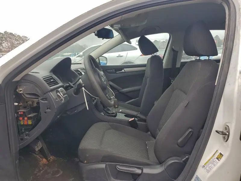 2013 VOLKSWAGEN PASSAT S  