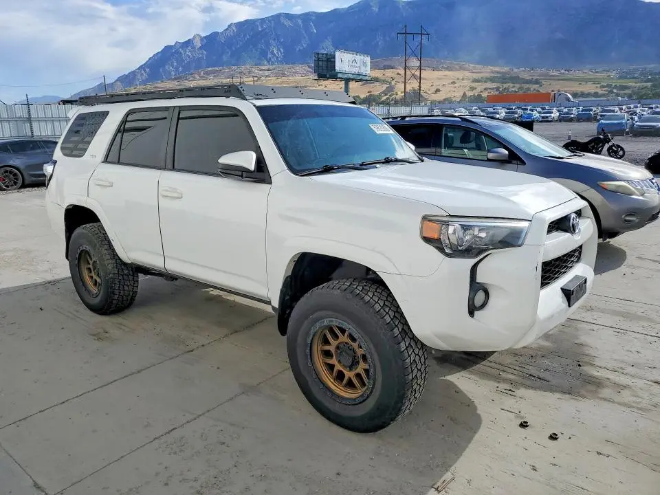 2017 TOYOTA 4RUNNER SR5  