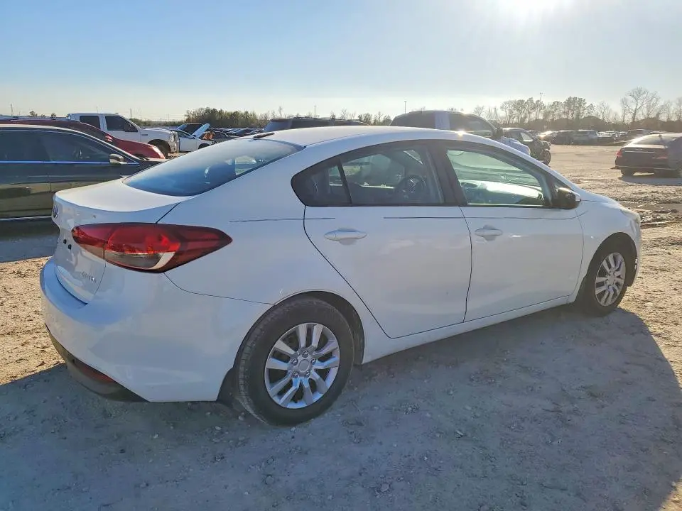 2017 KIA FORTE LX  