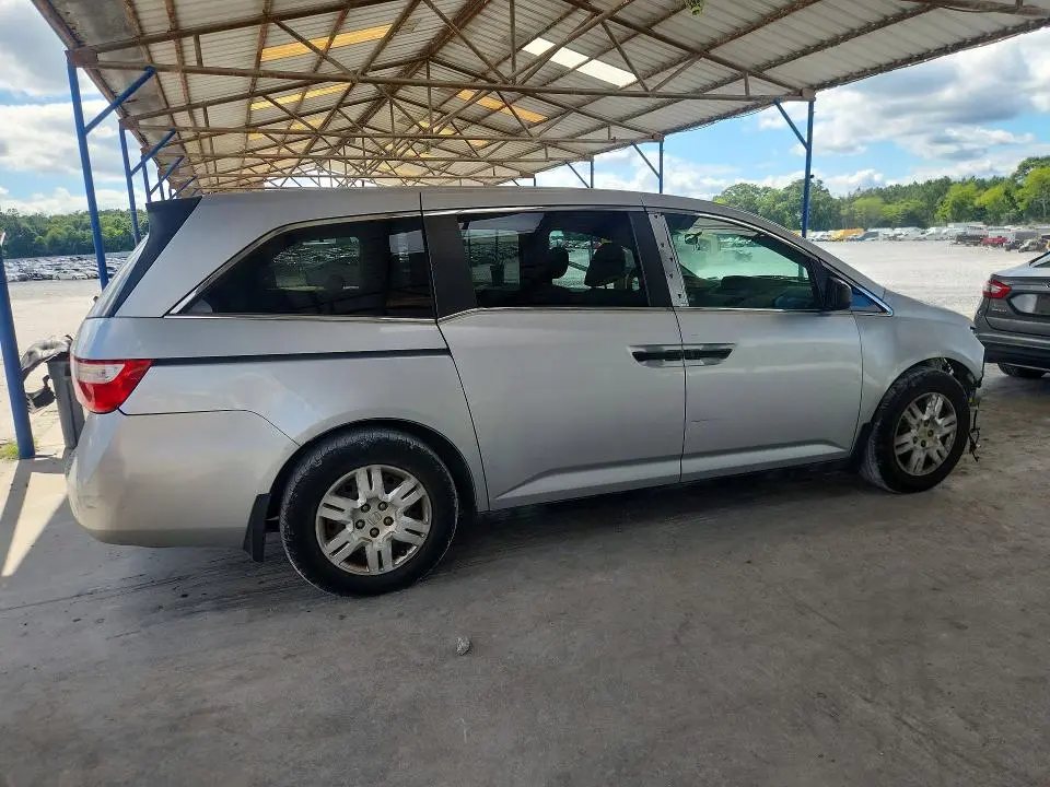 2011 HONDA ODYSSEY LX  