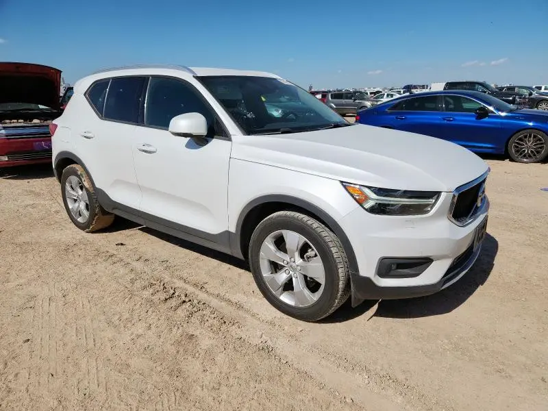 2021 VOLVO XC40 T5 MOMENTUM  