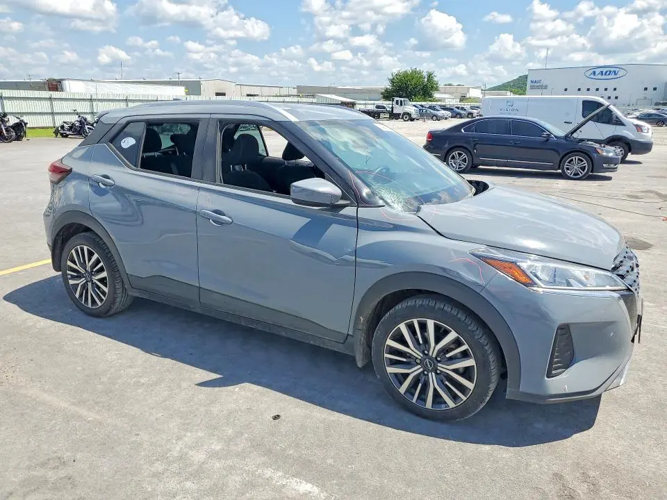 2022 NISSAN KICKS SV  