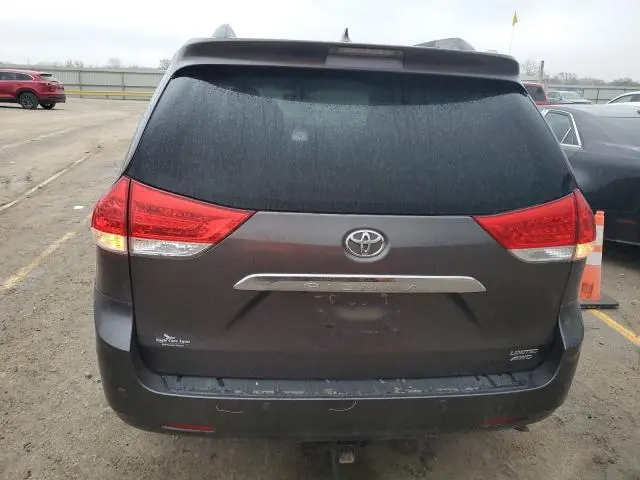 2013 TOYOTA SIENNA XLE  