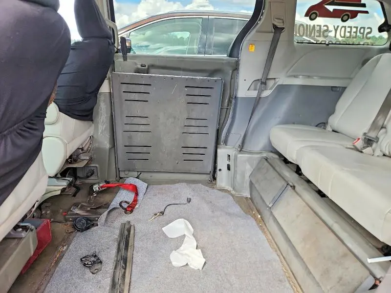 2011 TOYOTA SIENNA LIMITED 7-PASSENGER  