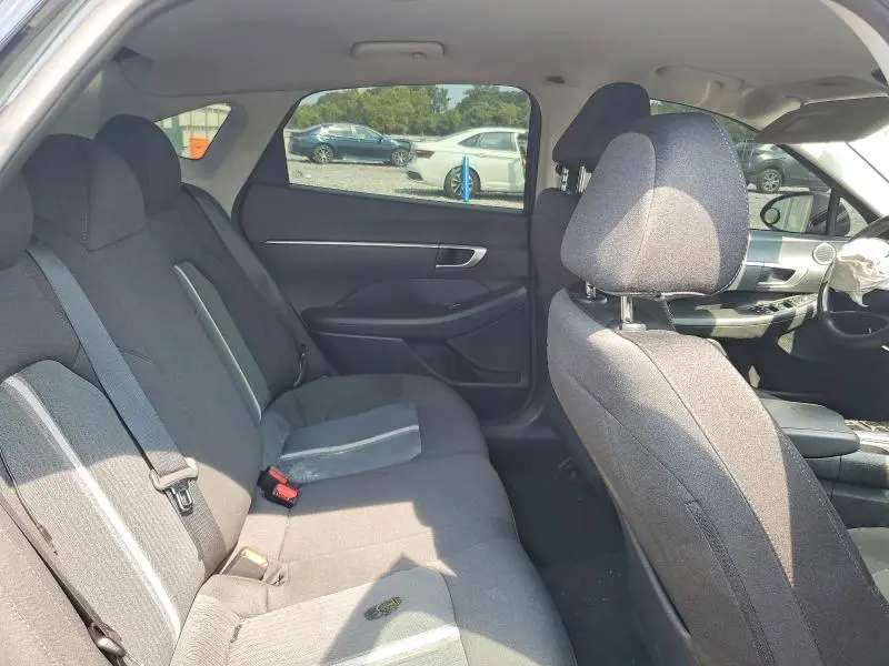 2022 HYUNDAI SONATA SE  