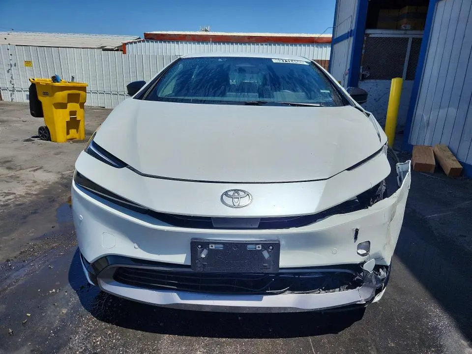 2025 TOYOTA PRIUS XLE  