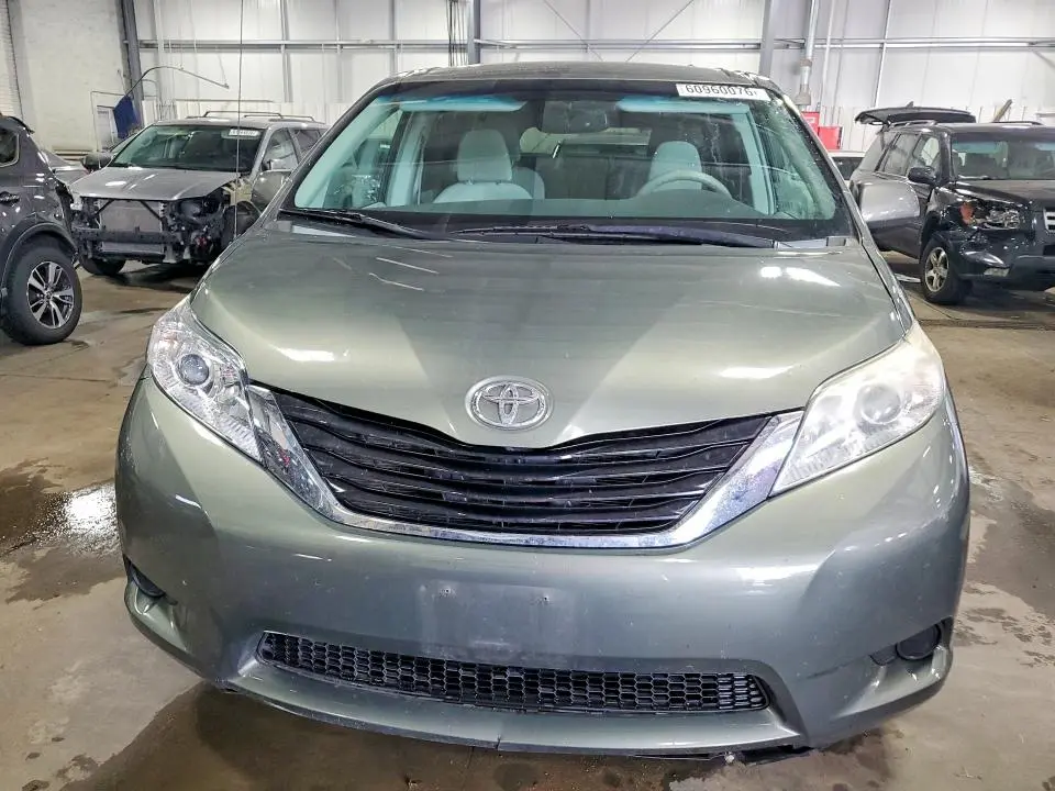 2011 TOYOTA SIENNA LE  
