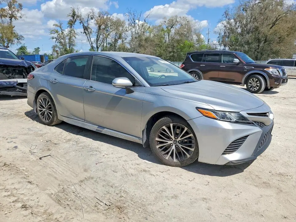 2018 TOYOTA CAMRY SE  