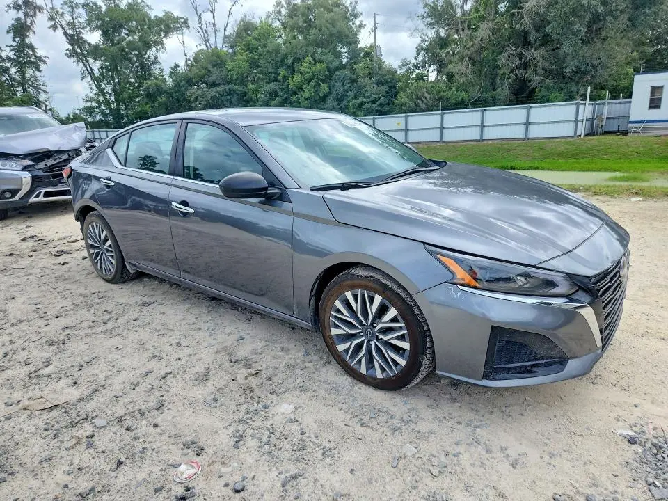 2024 NISSAN ALTIMA SV  