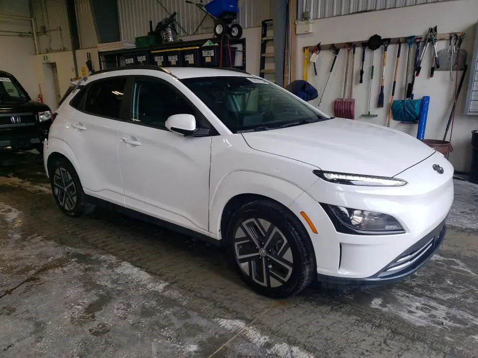 2023 HYUNDAI KONA SE  