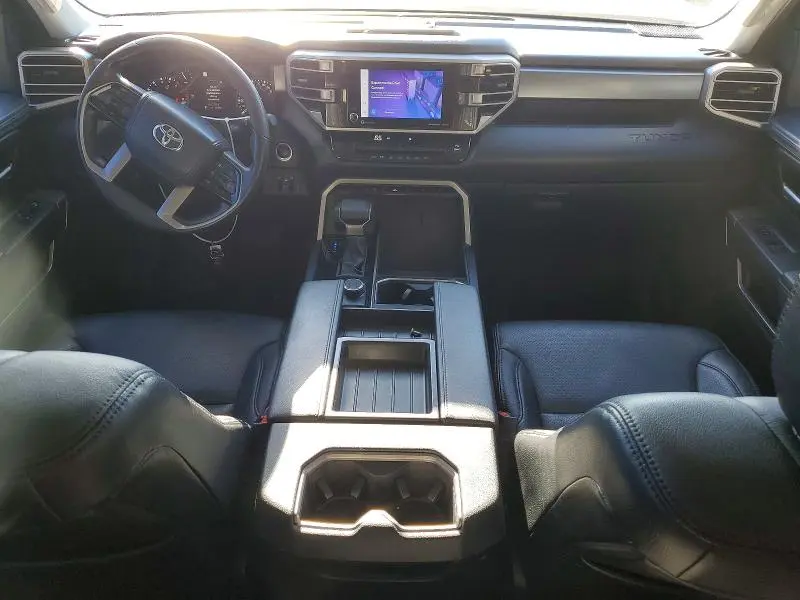 2022 TOYOTA TUNDRA SR5  